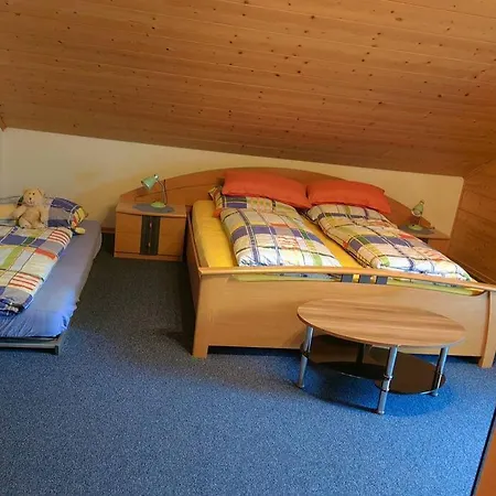 Ingrid Radmer an der Hasel