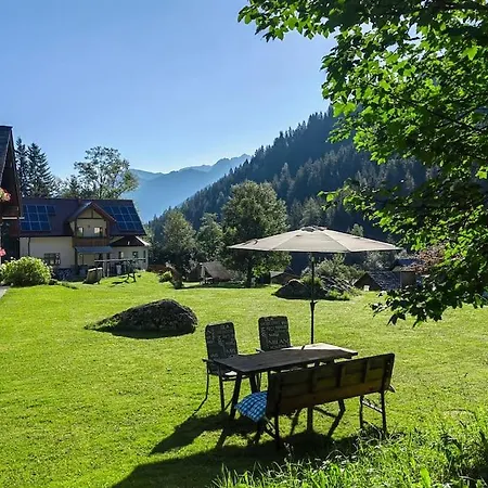 Daire Ingrid Radmer an der Hasel