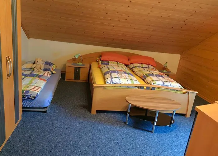 Ingrid Radmer an der Hasel